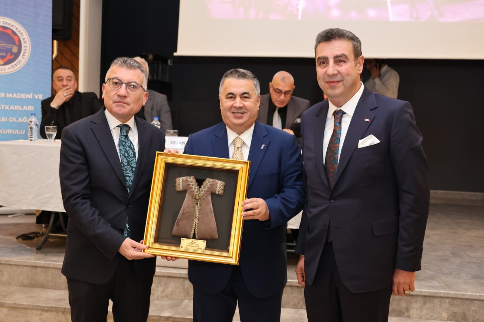 HAKAN DEMİRGİL GÜVEN TAZELEDİ