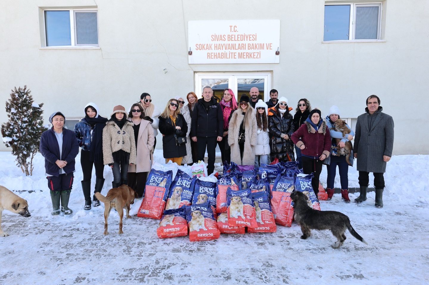 Soğuk kış günlerinde can dostlarımızı yalnız bırakmayan tüm hayvanseverlere teşekkür ediyoruz.