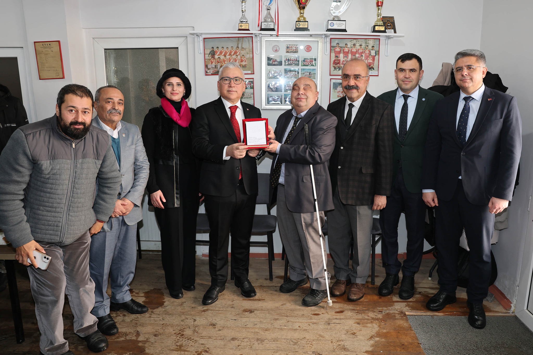 Vali Yılmaz Şimşek, 7-14 Ocak Beyaz Baston Görme Engelliler Haftası nedeniyle Sivas Görme Engelliler Derneğini ziyaret etti
