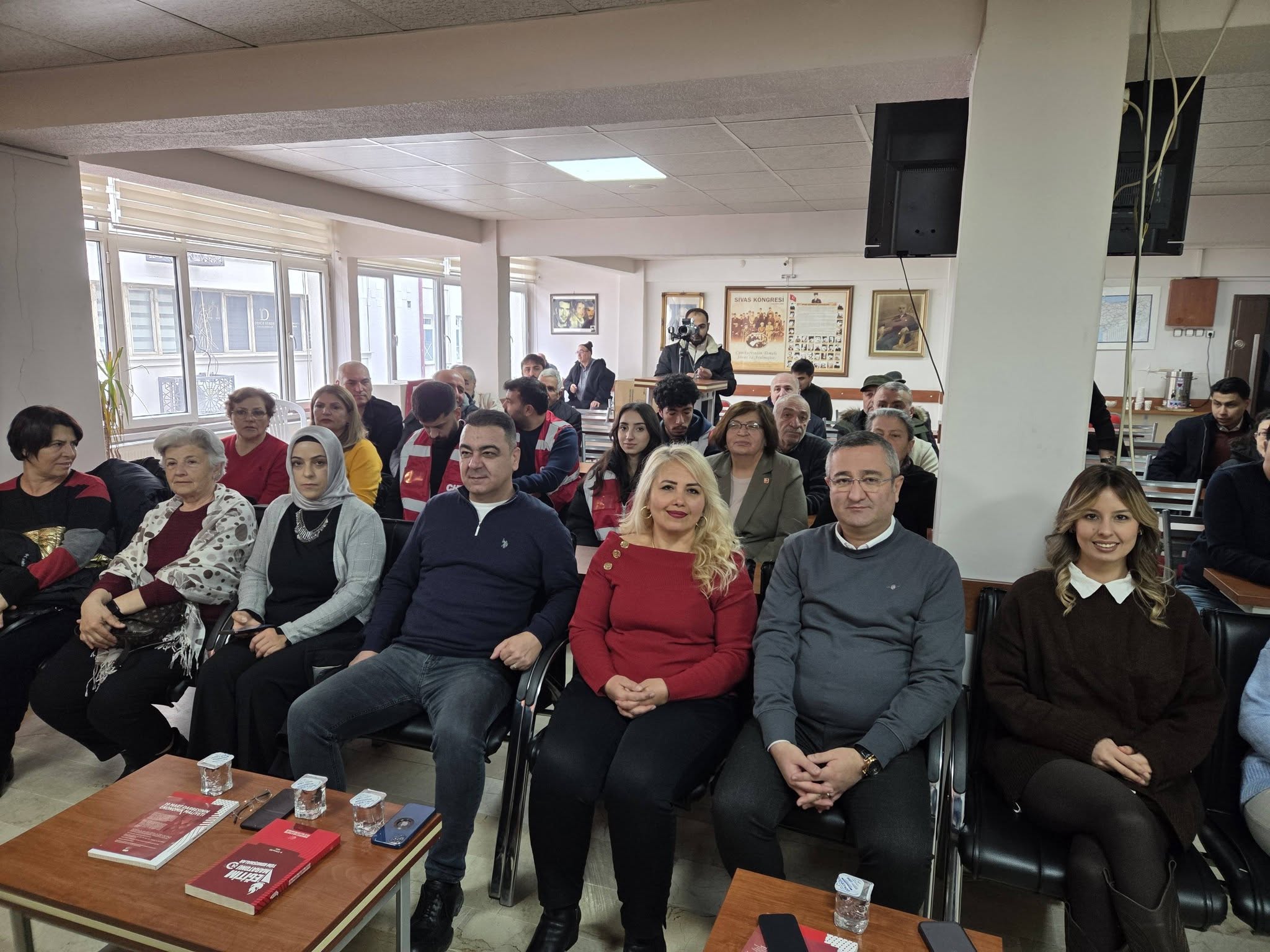 Baran Koçkanat"Bakan çocuğuna ayrı, milletin evladına ayrı işleyen bir düzendir" Baran Koçkanat"Bakan çocuğuna ayrı, milletin evladına ayrı işleyen bir düzendir"