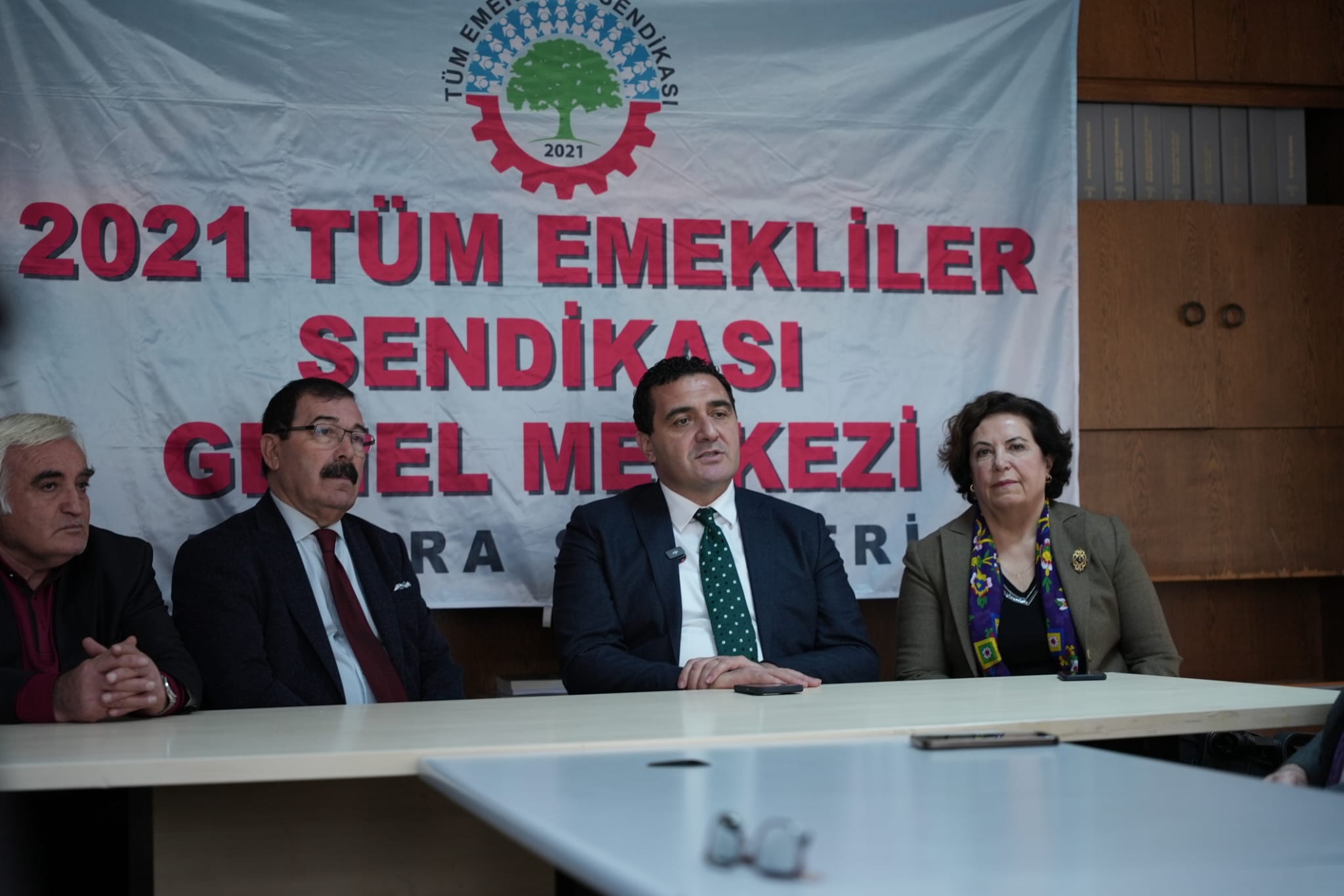 CHP’Lİ KARASU: “İKTİDAR EMEKLİYİ FİTREYE MUHTAÇ ETTİ” CHP’Lİ KARASU: “İKTİDAR EMEKLİYİ FİTREYE MUHTAÇ ETTİ”