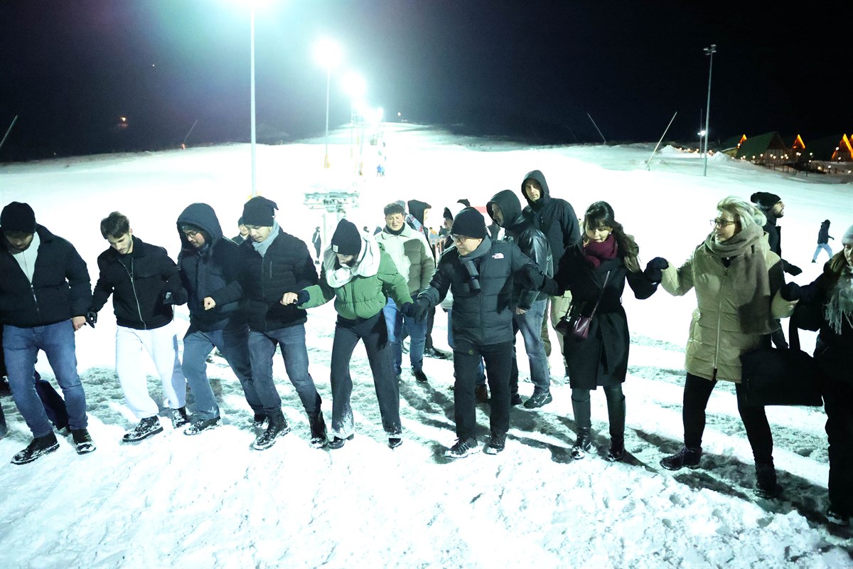 Yıldız Dağı sezonu Gece Kayağıyla yaptı Yıldız Dağı sezonu Gece Kayağıyla yaptı