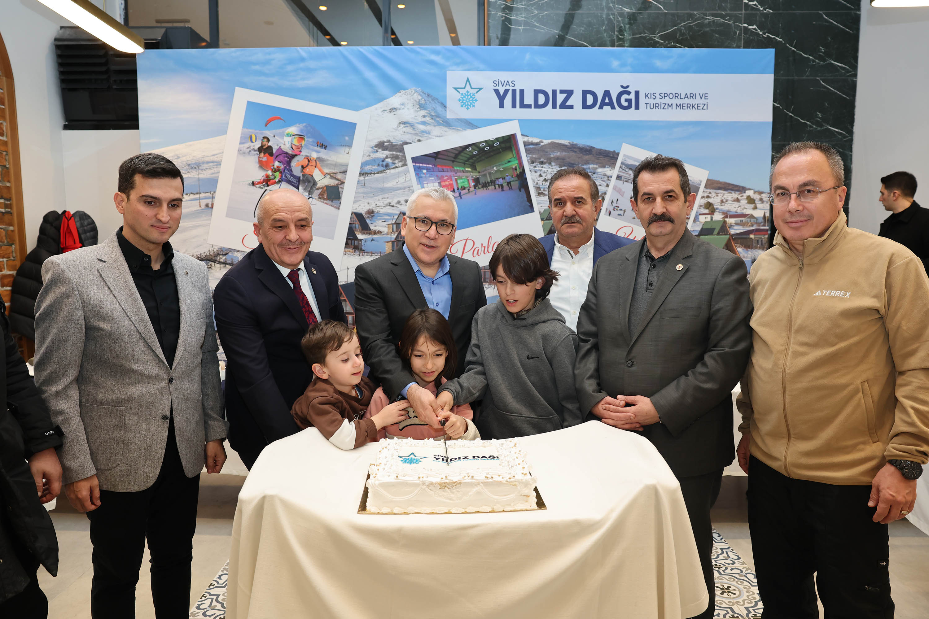 Vali Yılmaz Şimşek, Gazeteciler Günü'nü Yıldız Dağı'nda Kutladı