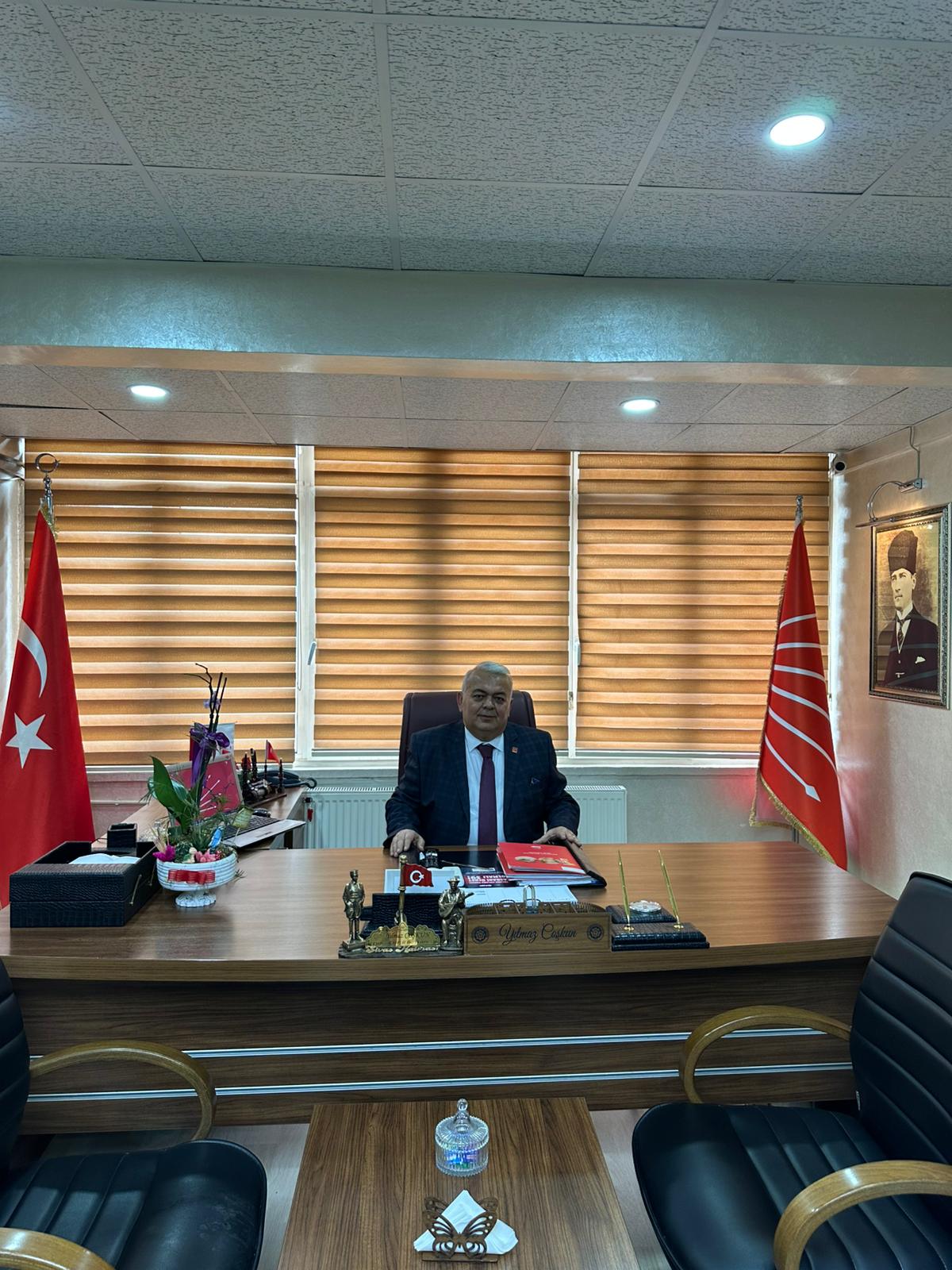 Cumhuriyet Halk Partisi İl Başkanı Yılmaz Coşkun Yarı yılda Atatürk'ü ve İstiklal Marşını Silmeye çalışmak Cumhuriyet'e açık bir saldırıdır dedi