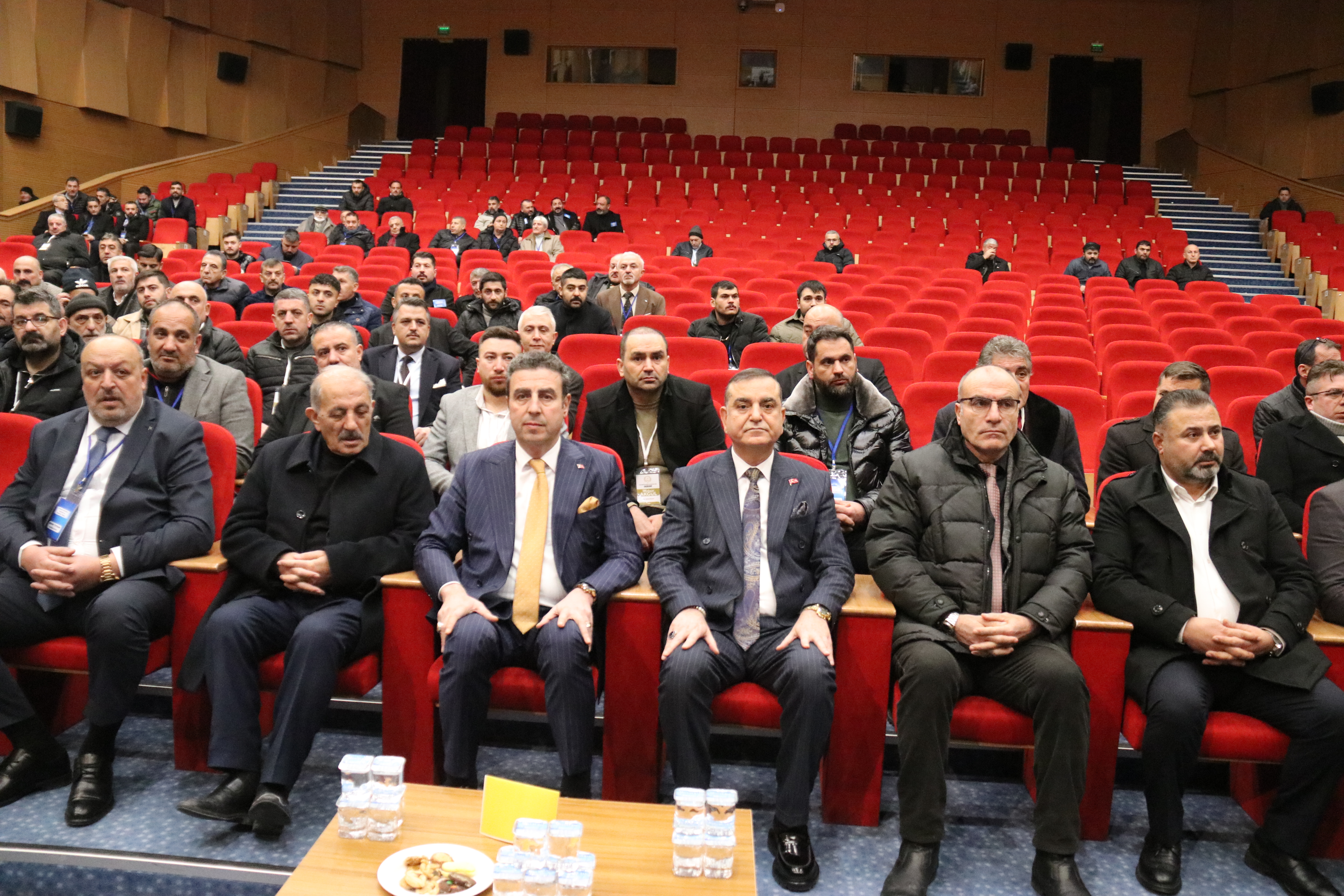 5 OY FARKLA AKGÜL YENIDEN BAŞKAN SEÇILDİ