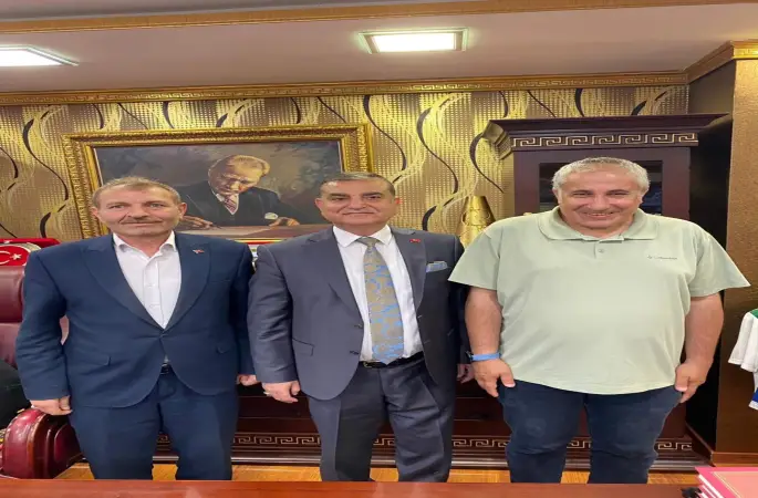 100. Yıl Gazeteciler Derneği Sivas İl Başkanı Ahmet Erçelik, Sivas Esnaf ve Sanatkârlar Kredi ve Kefalet Kooperatifi Başkanı Mesut Dursun'u ziyaret etti.