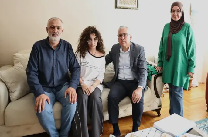 Sivas Valisi Şimşek, hane ziyaretlerine Bisiklet Kazası Geçiren Rüzgar Duran’ı Evinde Ziyaret Etti