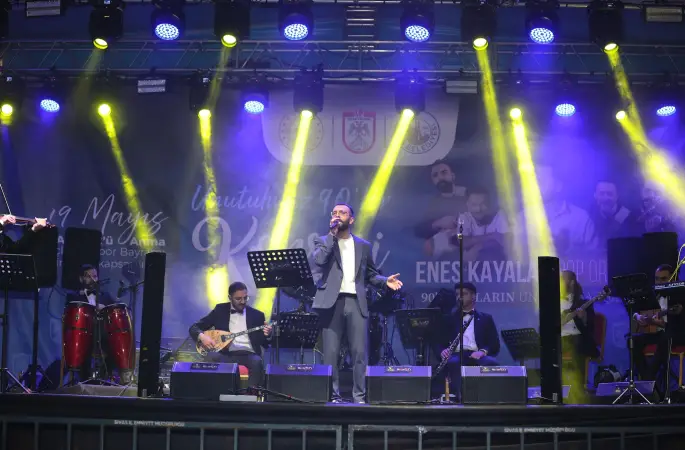 19 Mayıs Atatürk’ü Anma, Gençlik ve Spor Bayramı etkinlikleri kapsamında “Unutulmaz 90’lar Konseri” düzenlendi.