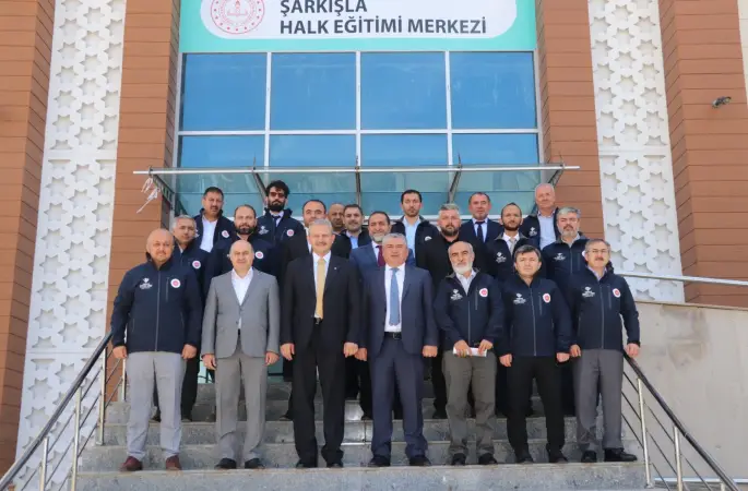 Hafızlık sınavını başarıyla tamamlayan öğrencilere belgeleri verildi.