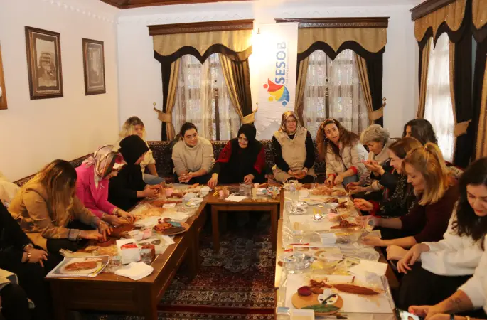 KADINLARIMIZ EL BECERİLERİNİ GELİŞTİRİYOR