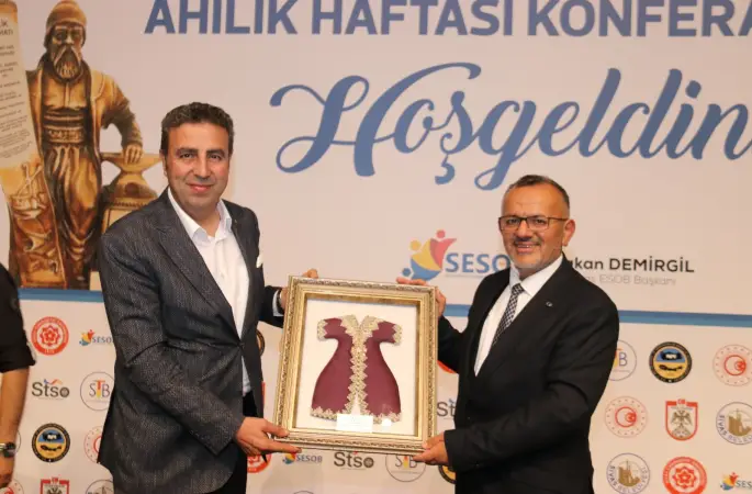 39. Ahilik Kültürü Haftası etkinlikleri kapsamında Konferans düzenlendi. Konferansa konuşmacı olarak Cumhuriyet Üniversitesi İlahiyat Fakültesinden Prof.Dr. Kadir Özköse katıldı.