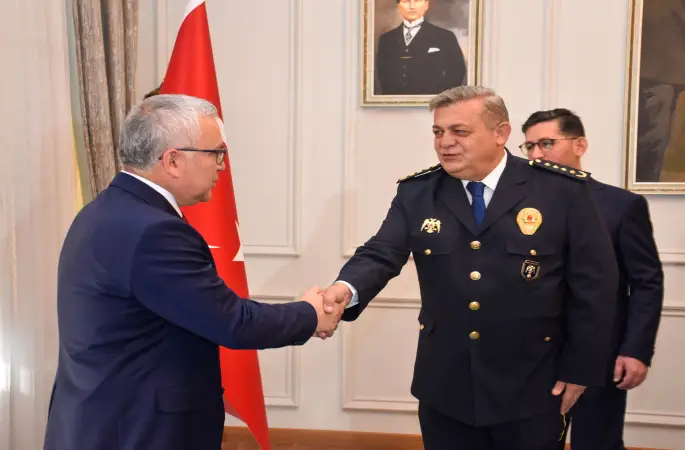 Vali Yılmaz Şimşek Makamda tebrikleri kabul etti