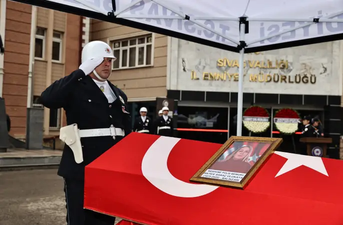 İl Emniyet Müdürlüğü Olay Yeri İnceleme Şube Müdürlüğü kadrosunda görevli iken geçirdiği rahatsızlık sonucu vefat eden polis memuru Hatice Saraç Ulukaya son yolculuğuna uğurlandı