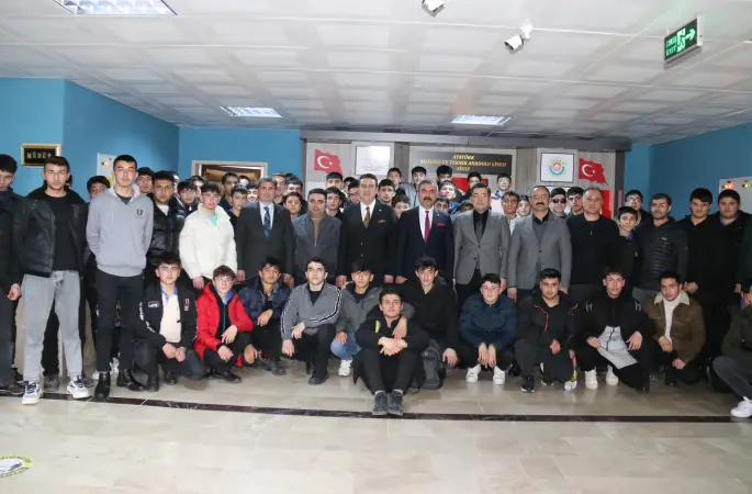 SESOB BAŞKANI DEMİRGİL ÖĞRENCİLERLE BULUŞTU