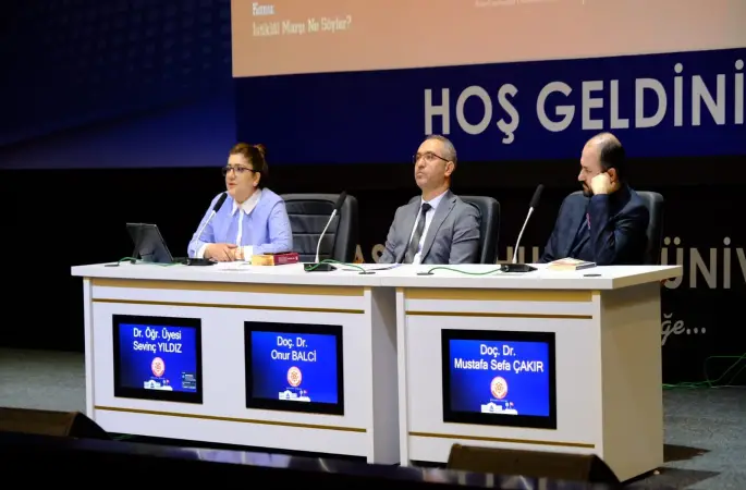 Cumhuriyet Üniversitesinde “İstiklâl ve İstikbâl” adlı panel düzenlendi.