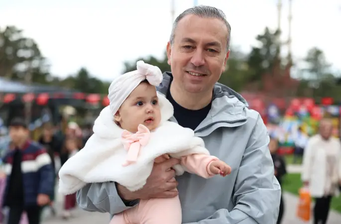 Belediye Başkanı  Adem Uzuna çocuklar ilgi gösterdi