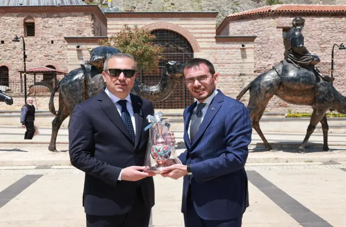 İki başkan şehircilik çalışmaları konusunda bilgi alışverişi yaptılar