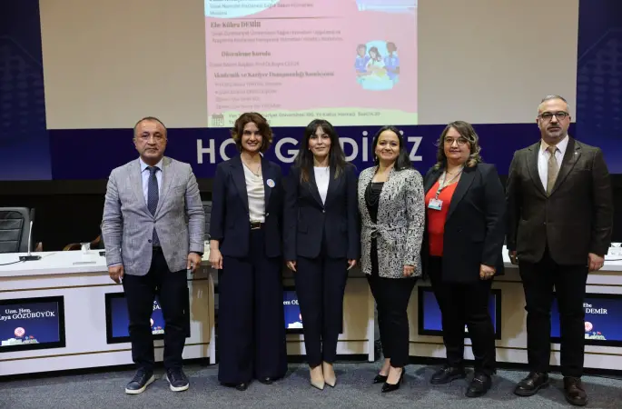 5 Mayıs Dünya Ebeler Günü nedeniyle "Bir Milyon Daha Fazla Ebe" temasıyla panel düzenlendi