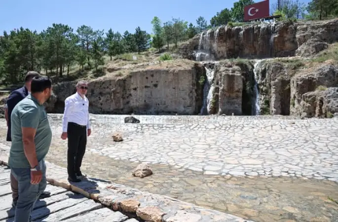 Sivas'ımızın en gözde mesire alanı olan Paşabahçe'deki şelaleye tekrar su verildi