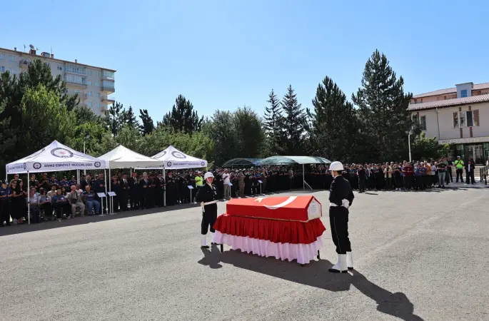 Polis memuru Murat Tamer için İl Emniyet Müdürlüğü bahçesinde tören düzenlendi