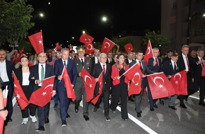 30 Ağustos Zafer Bayramı'nın 103. yıl dönümü etkinlikleri, Sivas Valiliği öncülüğünde düzenlenen yürüyüş ile sona erdi