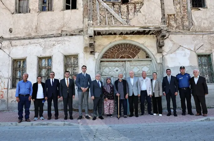 Vali Yılmaz Şimşek Dostarlaroğlu Konağını ziyaret etti