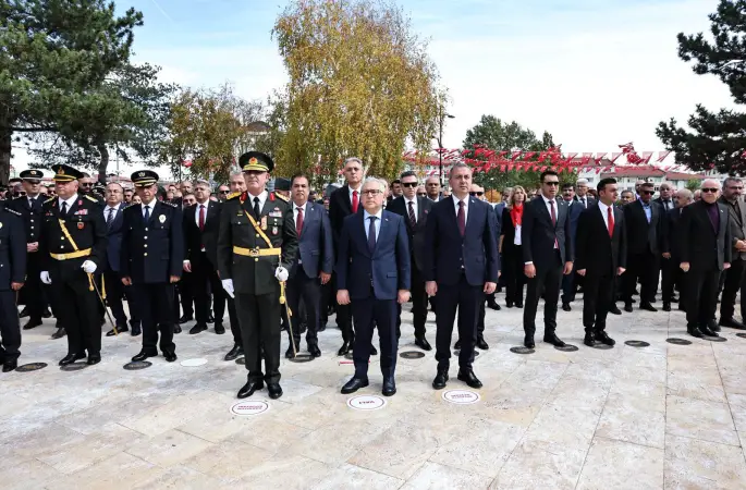 29 Ekim Cumhuriyet Bayramı’nın 102. yıl dönümü etkinlikleri kapsamında, Atatürk Anıtı’nda çelenk sunma töreni gerçekleştirildi