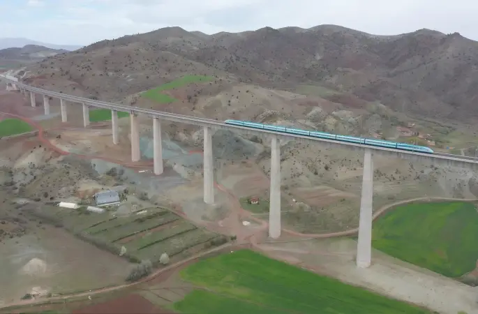 ÖĞRETMENLERE TRENLERDE YÜZDE 50 İNDİRİM