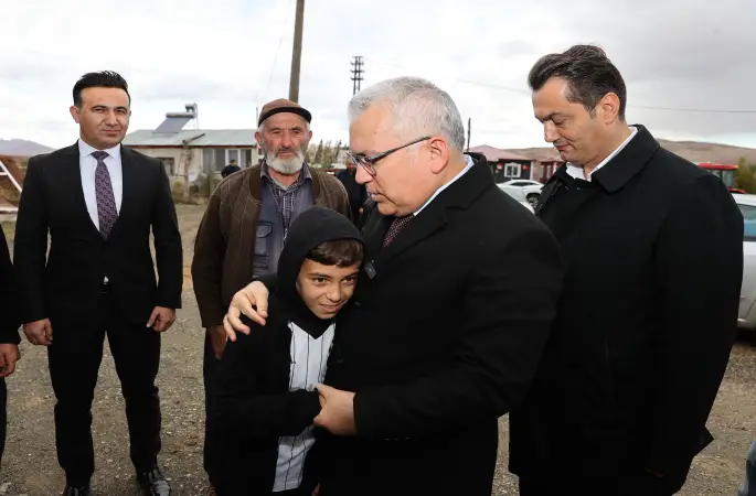 Vali Şimşek, Depremin Merkez Üssü Köylerini Ziyaret Etti