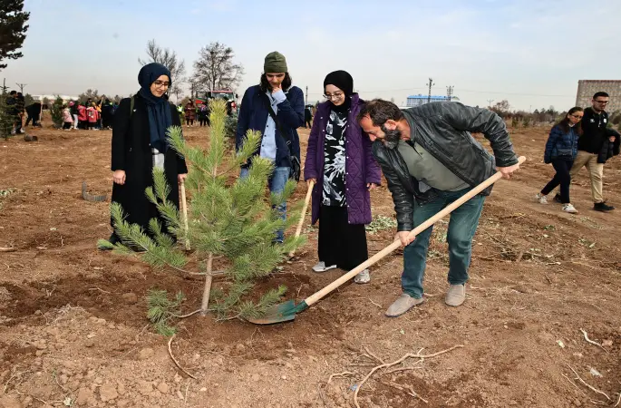 On Binlerce Fidan Geleceğe Nefes Olmak İçin Toprakla Buluşturuldu