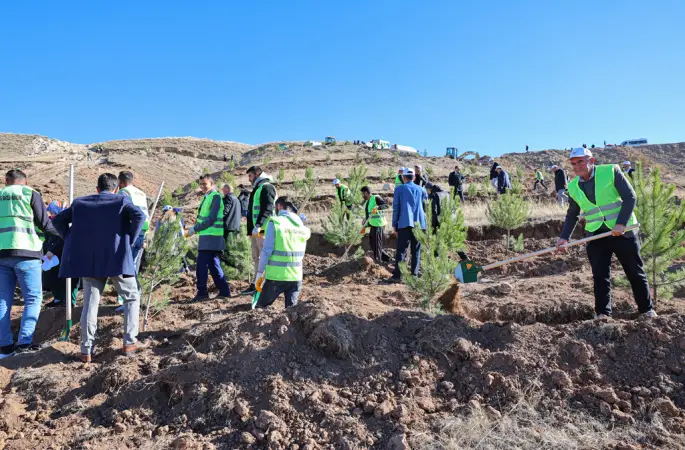 MEVSİMLİK İŞÇİLER ADINA HATIRA ORMANI OLUŞTURULDU
