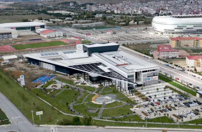 SİVAS BİLİM VE TEKNOLOJİ ÜNİVERSİTESİ-ASELSAN SİVAS ORTAKLIĞIYLA ÜRETİLEN İLK KIZILÖTESİ LENSLERİMİZ HAZIR