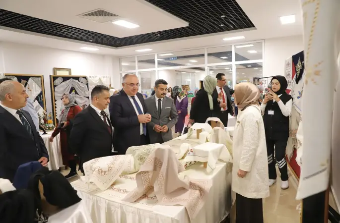 Yaygın Eğitim Kursları Yıl sone sergisi açtı