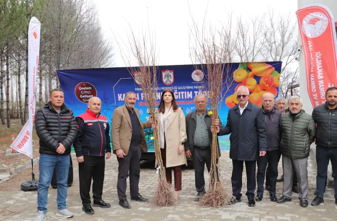 Kangal İlçemizde Kayısı Fidanları Üreticilerimizle Buluştu