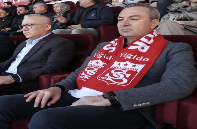 Belediye Başkanı Dr Adem Uzundan Sivasspora Destek