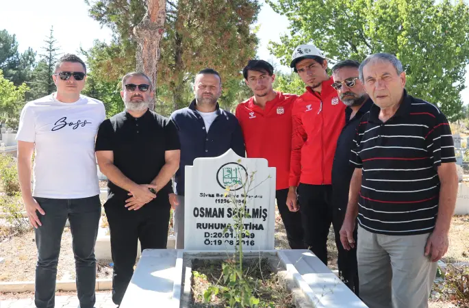 Taraftarlar Mezar Başında Anıldı