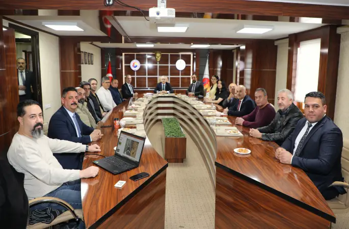 Sivas Valisi Şimşek ve Belediye Başkanı Uzun, Ticaret Borsası'nı Ziyaret Etti