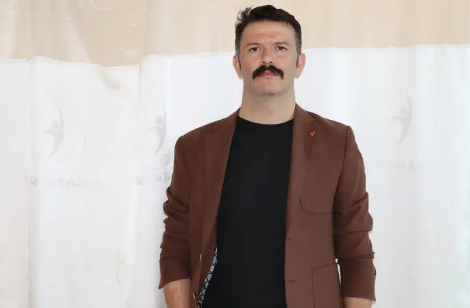 Fiziksel Tıp ve Rehabilitasyon Uzmanı Dr. Halil Pekşen, osteoporozun tarihçesinden, risk faktörlerinden ve korunma yollarından bahsederek bu sessiz hastalığa dikkat çekti