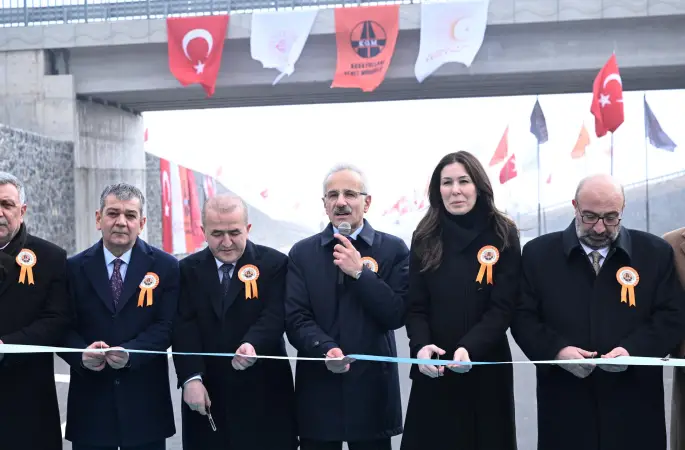 YARIM SAATLİK YOL 8 DAKİKAYA DÜŞTÜ