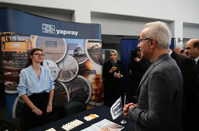 BAKAN URALOĞLU, MÜHENDİS ADAYLARIYLA BİR ARAYA GELDİ