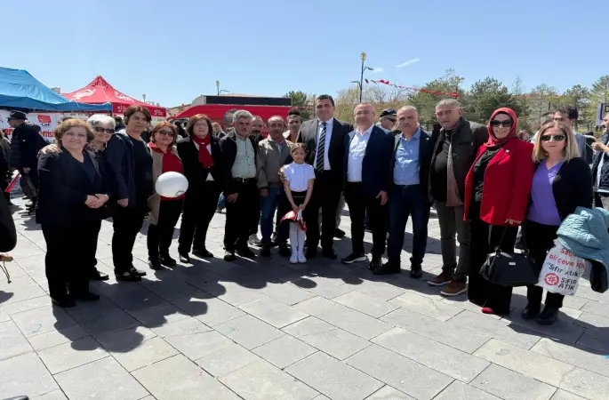 Cumhuriyet Halk Partisi 23 Nisan Ulusal Egemenlik ve Çocuk Bayramı kapsamında Çelenk sunma töreni yaptı