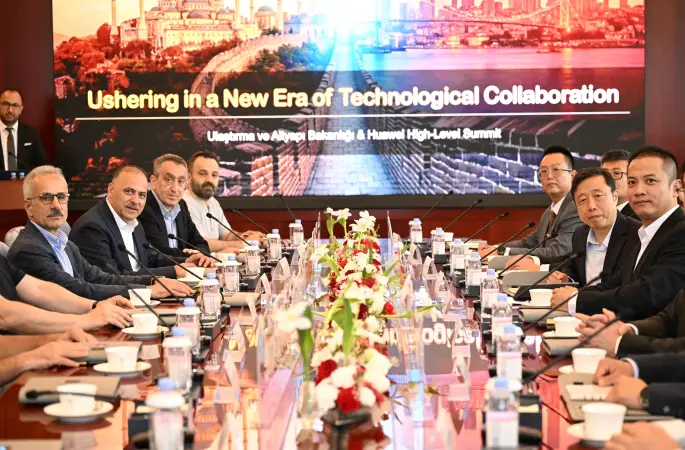 BAKAN URALOĞLU, TEKNOLOJİ DEVLERİYLE BİR ARAYA GELDİ