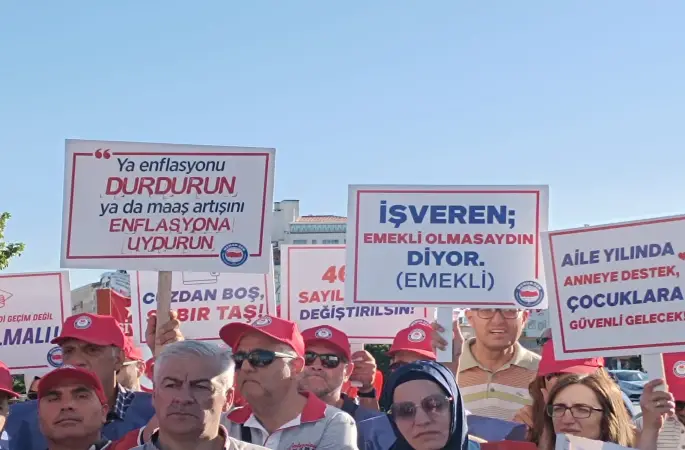 Bugün, 8. Dönem Toplu Sözleşme görüşmelerinde Kamu İşvereni’nin sunduğu teklife karşı, ortak irademizi, sesimizi ve kararlılığımızı göstermek için buradayız