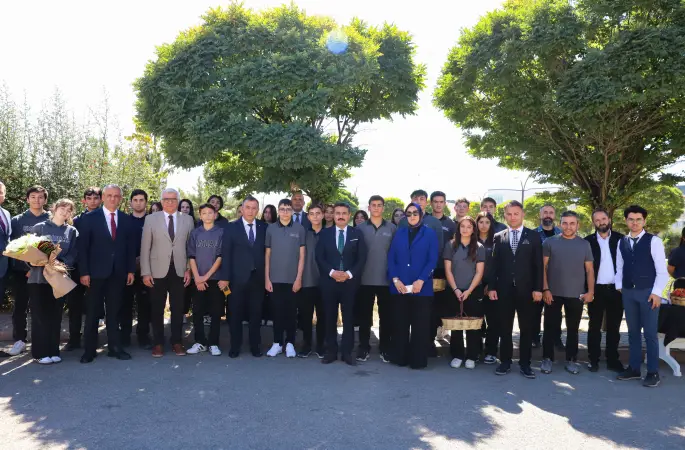 Ata Tohumundan Domates Ekimi TÜBİTAK 4004 Projesi ile Öğrencilerden Örnek davranış.