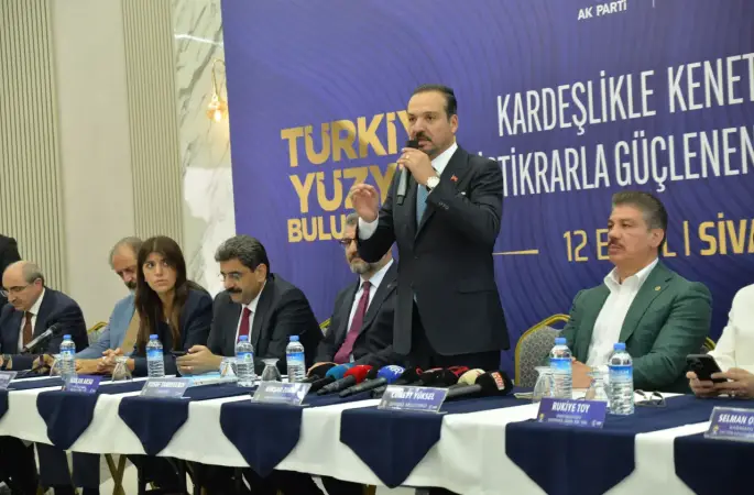 Ak Parti Genel Başkan Yardımcısı Kürşat Zorlu"Pasaportsuz seyahat konusunda ise , bu tür bir uygulamanın hayata geçirilmesinin hedefler arasında bulunduğunu belirterek, konunun henüz çalışma aşamasında olduğunu vurguladı