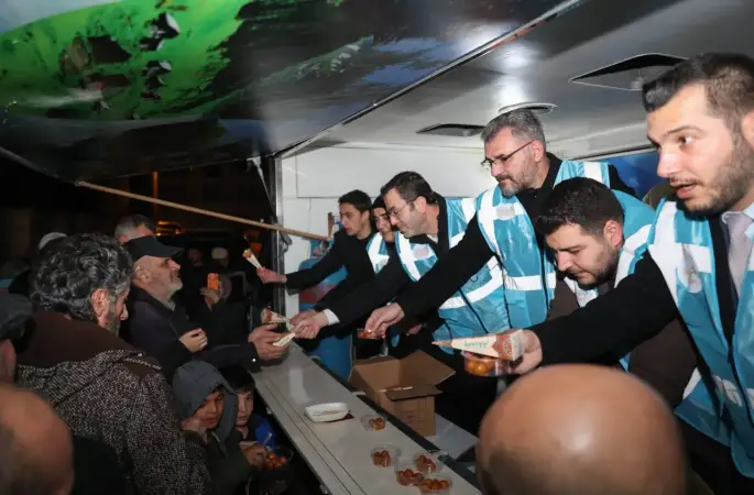 AK Parti Sivas Teşkilatı Ramazan’da Gece Gündüz Demeden Vatandaşla Buluşuyor