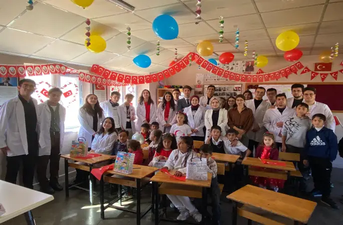 TIBBİYELİLER ÇOCUKLARLA CUMHURİYET BAYRAMINI KUTLADI