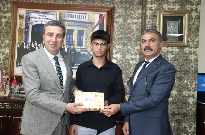 BAŞARILI OLDULAR, BAŞKAN DEMİRGİLDEN ÖDÜL ALDILAR