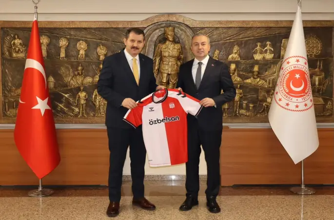 Belediye Başkanı Adem Uzun Milli Savunma Bakan Yardımcısı Salih Ayhan'ı ziyaret etti