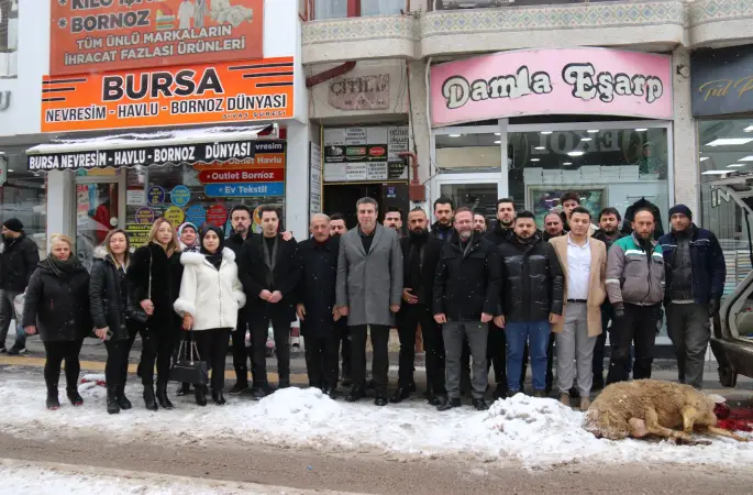 Berberler Kuaförler ve Güzellik Salonları Odası Başkanı Fatih Şaşmaz, mazbatasını aldıktan sonra kurban kesip görevine başladı